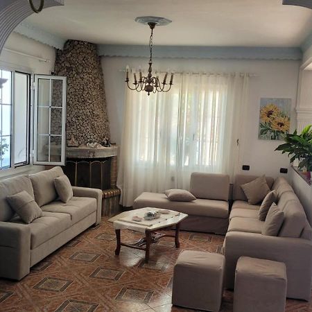 Vila Pashaj Vlorë エクステリア 写真